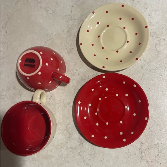 Home Essentials and Beyond Two Tone Dots Collection 2 cups with saucers - Picture 4 of 6